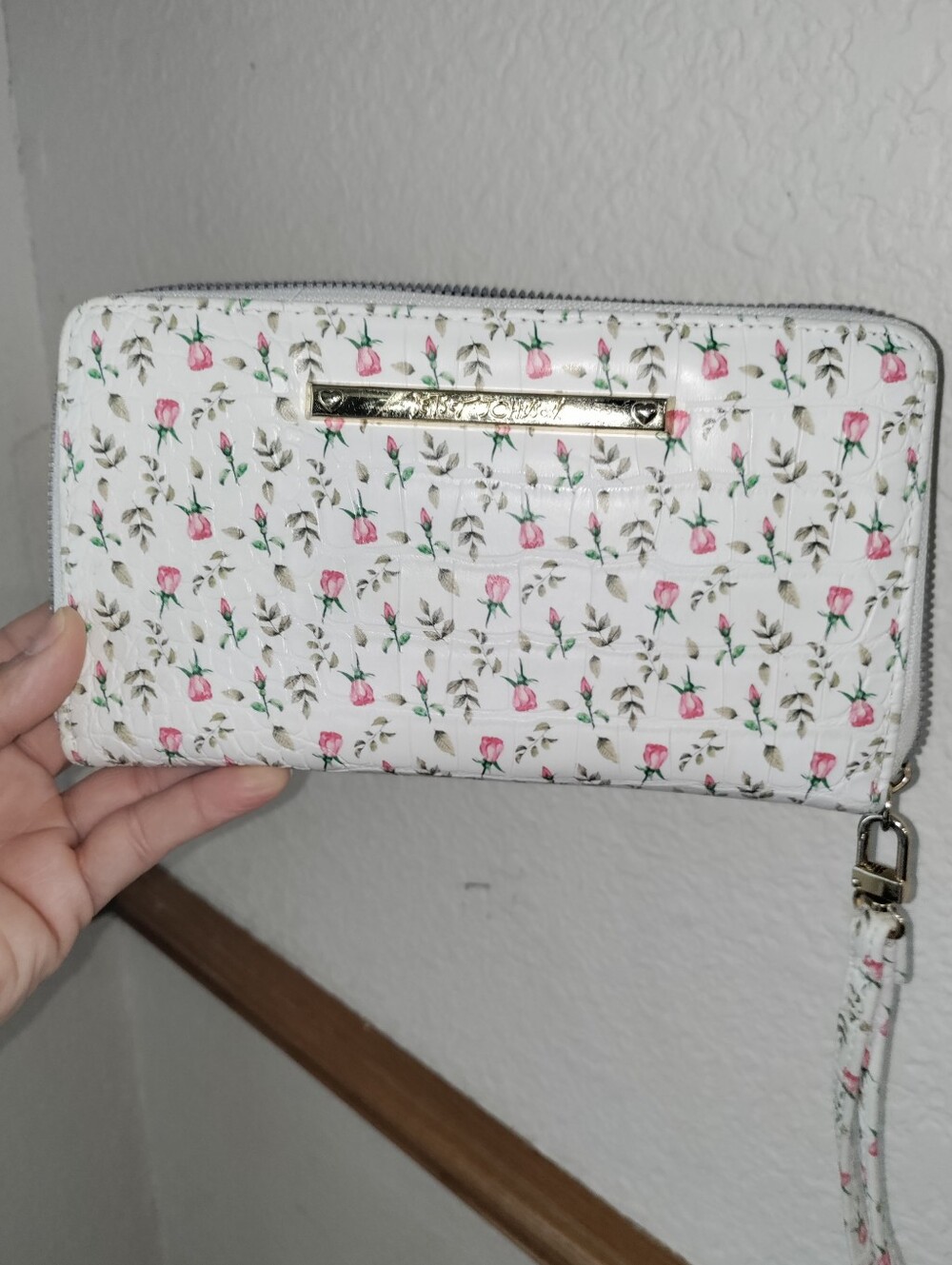 Betsy Johnson White Floral Zip Wristlet Wallet